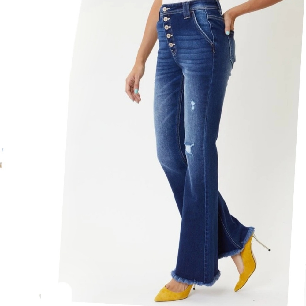 KanCan Jeans Button Fly Size 26 (5) flare‎ Distressed Stretchy